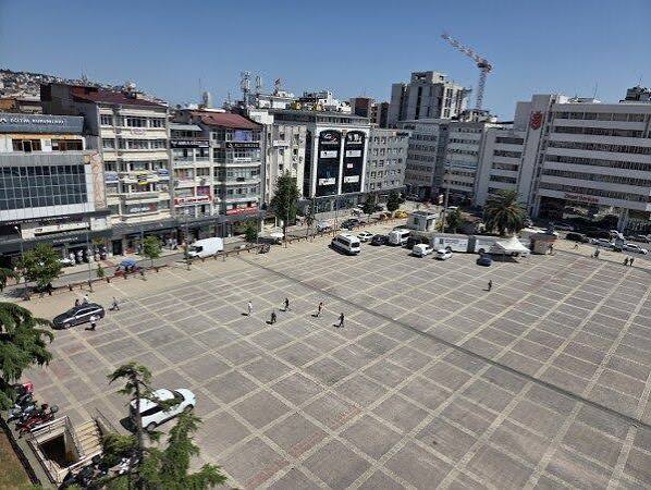 Samsun Cumhuriyet Meydanı'na park eden araçlara ceza - Samsun Haber | Samsun Son Dakika ve Samsunspor Haberleri