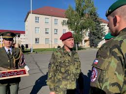Přáslavičtí vojáci se vrátili z půlroční zahraniční mise i se dvěma členy  aktivních záloh. Za výbornou práci dostali medaile | Olomouc