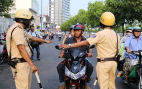 05 Trường hợp cảnh sát giao thông được yêu cầu dừng xe
