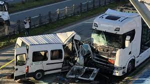 Rize'de kamyonun 2 otomobille çarpıştığı kazada 1 kişi öldü, 1 kişi  yaralandı - Son Dakika Haberleri