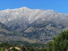 Λευκά Όρη - Χανιά Κρήτης - Λιώνουν σιγά σιγά και οι τελευταίες χιονούρες  στα Λευκά Όρη. Φωτογραφία από τα τελευταία χιόνια της Κορυφής Σπαθί (2048  υψόμετρο) κάπου στα 1600 υψόμετρο. Πηγή: Apokoronas,Chania,Crete. | Facebook