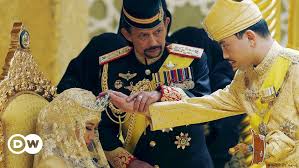 The current royal family, the house of windsor, originated in 1917 when king george v proclaimed the last name of the family to be windsor. Magnificent Wedding For Brunei Prince All Media Content Dw 15 04 2015