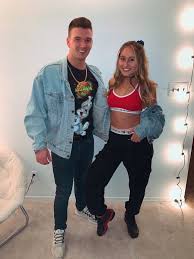 Netflix and chill costume diy. 70 Couples Halloween Costumes To Make You Both Look Like The Superstars Of The Party Hike N Dip