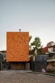 mauricio alonso creates tomm house for