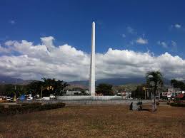Une tres de las principales arterias viales de la ciudad. Foto Obelisco Maracay Aragua Venezuela