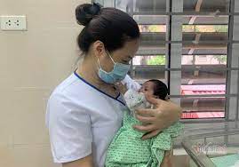 Chuyện ở nơi điều trị những em bé sơ sinh bị bỏ rơi - VietNamNet