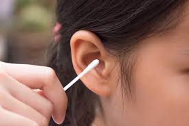 Forget q tips here s how you should be cleaning your ears youtube. Cleaning Kids Ears With Q Tips Dangerous Simplemost