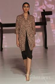 Oscar lawalatta is an indonesian fashion designer. Fashion Show Karya Oscar Lawalata Bertema Timor Foto 3 1388361 Tribunnews Com Mobile