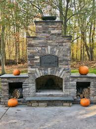 outdoor combo fireplace and pizza oven