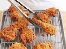 How do you reheat fried chicken without drying it out?