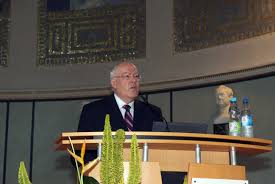 Prof. Dr. Konrad Hilpert (Dekan der Katholisch-Theologischen ...