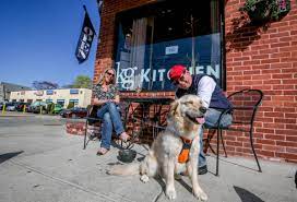 restaurant patios that welcome dogs in ri
