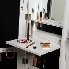 Find your mirror shattered on the ground and find your wall damaged and heaven forbids, you do not want to head into the room. Bright Led Beauty Cabinet Mirror