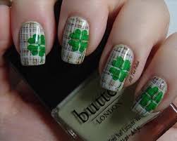 The golden color adds to the sign of wealth for st patricks day nail art design tutorial here! 10 Festive St Patrick Nail Designs