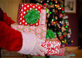 Meskipun tak menutup kemungkinan ada juga yang menuai kotroversi. Mengenal Sejarah Santa Claus Si Pemberi Hadiah Di Hari Natal Urbanasia Com