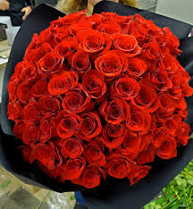 la buchona bouquet 100 roses in