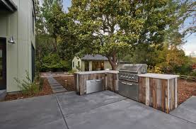 how to build outdoor kitchen cabinets