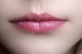 apply lipstick for diffe lips shape