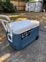 igloo maxcold wheeled cooler 60 qt for