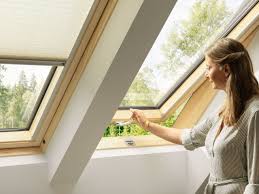 wooden pivot 3 gl velux roof window