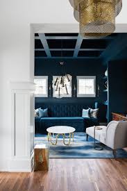 colors that go with navy blue themed rooms
