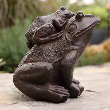 Luxenhome Brown Mgo Frog Family Garden Statue Whst1559