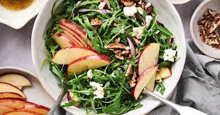 https://www.slenderkitchen.com/recipe/arugula-and-apple-salad-with-goat-cheese-and-pecans gambar png