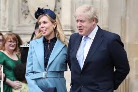 Britain's prime minister boris johnson and carrie johnson pose together in the garden of 10 downing street after their wedding on may 29, 2021. Xlwh8eyrjtoixm