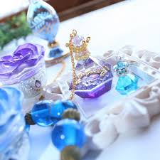 na dannom izobrazhenii mozhet nahoditsya 1 chelovek ハンドメイド レジンアクセサリー クリスタルジュエリー ハンドメイド レジン