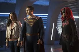 Stream next day free only on the cw. Superman Lois Reveals First Photo Of Tyler Hoechlin S New Suit Ew Com