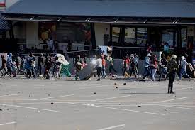 Western cape premier alan winde called for calm saying the public violence unfolding in parts of south africa today is deeply concerning. Yarudgnyji2yam