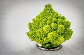 Split your trimmed cauliflower or romanesco through the core into six to eight wedges, toss with oil, season, and roast at 500°f (260°c) until it's browned and tender, flipping once during cooking. Romanesco Anbau Und Pflege Im Eigenen Garten Nachgeharkt