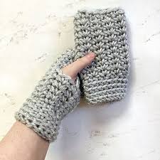 These fingerless gloves are based on a pair worn by alice cullen in new moon. Easy Simple Crochet Fingerless Gloves Pattern Simply Hooked By Janet