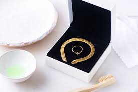 how to clean gold jewelry the right way