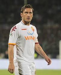 Approda alla as roma nel 1989, dove si impone tra i più promettenti calciatori delle. Francesco Totti Wikiquote