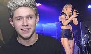 Niall Horan watches his ex Ellie Goulding's G-A-Y performance | Daily Mail  Online