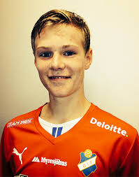 Till gruppen ansluter Johan Hjalmarsson som under säsongen, med sina 2885 spelminuter, varit en tongivande spelare i U17-Allsvenskan Södra. - medium_Johan-H
