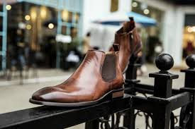 Несмотря на тонкость, эта кожа отличается исключительно высоким качеством и из нее получается очень прочная обувь. Botinki Chelsi S Chem Nosit Etoj Osenyu Npsopping Com