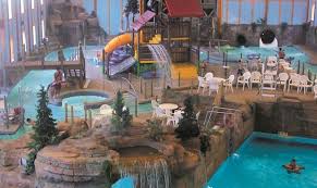5 indoor waterparks in illinois to keep