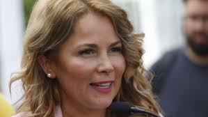 Cathy barriga (politician) was born on the 9th of april, 1973. Polemica Cathy Barriga Creo Beca Cathy Barriga Para Estudiantes Cooperativa Cl