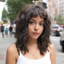 We have compiled the best models for you from the very attractive hair models in the new year and listed below. Chic Medium Curly Hairstyles For Ladies Styles 2020