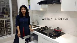 white modern kitchen i  