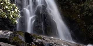 hiking trails with waterfalls in