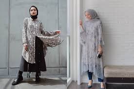 Model baju atasan wanita untuk bekerja memang lebih resmi dan berbedan degan model baju muslim atasan lain nya. Model Baju Tunik Terbaru 2021 Untuk Wanita Berhijab Semut Aspal