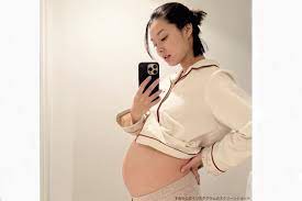 すみれ、妊娠9ヶ月の大きなおなかを自撮り ファンは「待ち遠しいですね」 – Sirabee