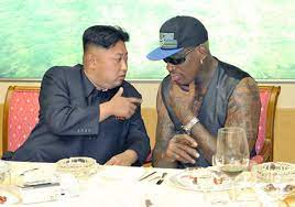 The former basketball star who hasn't shown his eyeballs in public since the late 1990s popped up in singapore on monday for the historic handshake of two egomaniacs: Dennis Rodman Erzahlt Von Seinem Ersten Besuch Bei Kim Jong Un Stern De