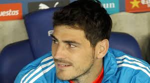 Iker casillas is a goalkeeper and is 6'1 and weighs 174 pounds. Spain S Iker Casillas Announces Retirement Telegraph India
