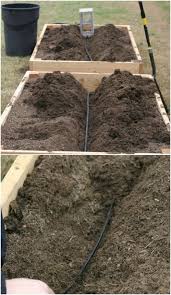 The system keeps the soil moist without flooding it. 16 Cheap And Easy Diy Irrigation Systems For A Self Watering Garden Diy Crafts