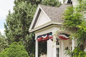 These easy decorations cover every july 4th theme you can think of—including flags and a bright fourth of july banner is a quick decor fix for any kind of independence day gathering. 4th Of July Decoration Ideas That Can Transform Your Home In A Moment
