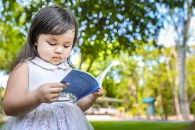 Mereka lebih suka bermain daripada belajar serius. 10 Cara Seru Mengajarkan Anak Belajar Membaca Sejak Dini